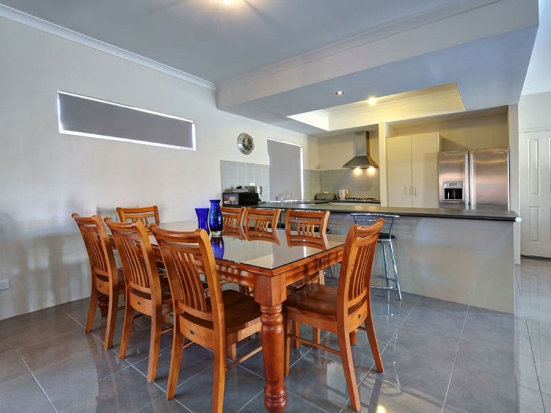 5A Ball Place, Queens Park WA 6107