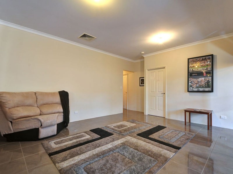 5A Ball Place, Queens Park WA 6107