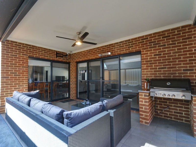 5A Ball Place, Queens Park WA 6107