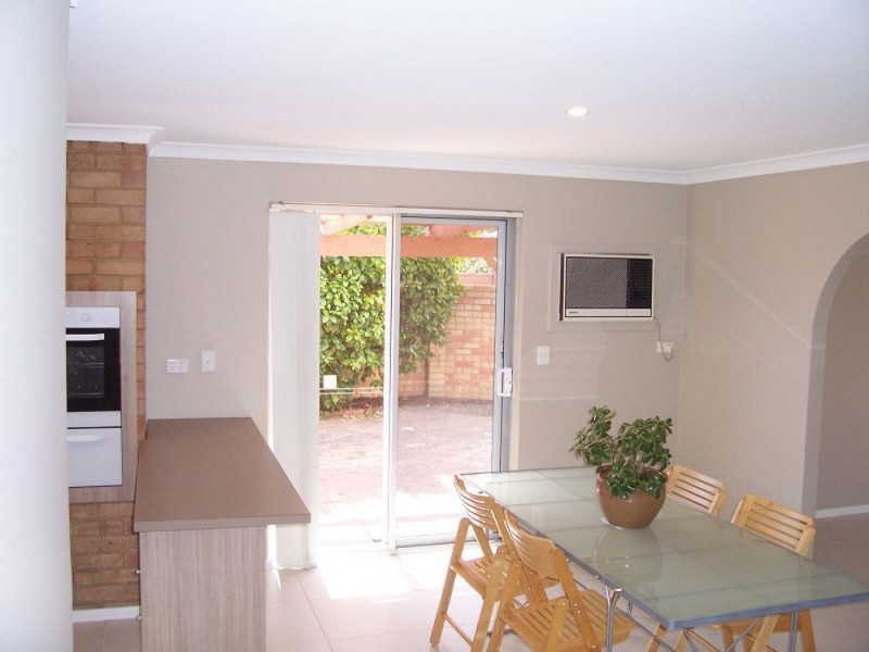 1/106 Alexander Road, Rivervale WA 6103