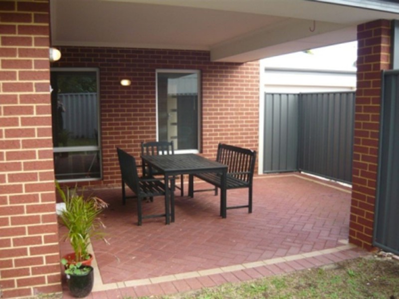 20B Walpole Street, St James WA 6102