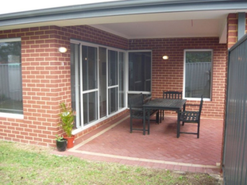 20B Walpole Street, St James WA 6102