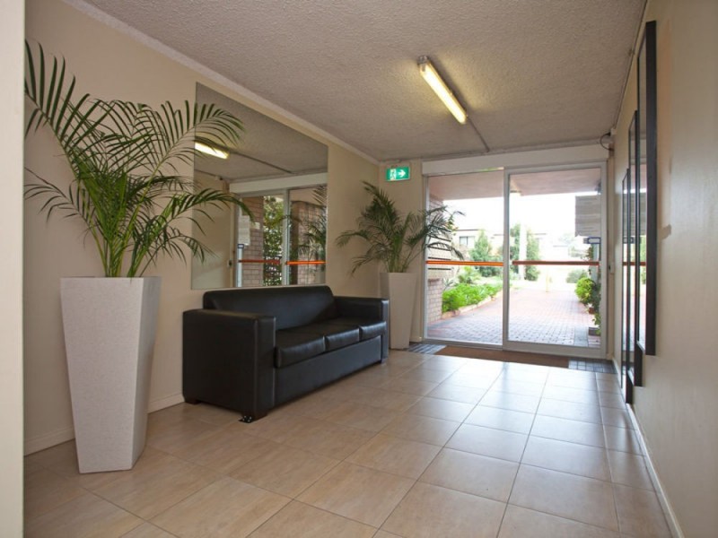 18/40 Pollard Street, Glendalough WA 6016