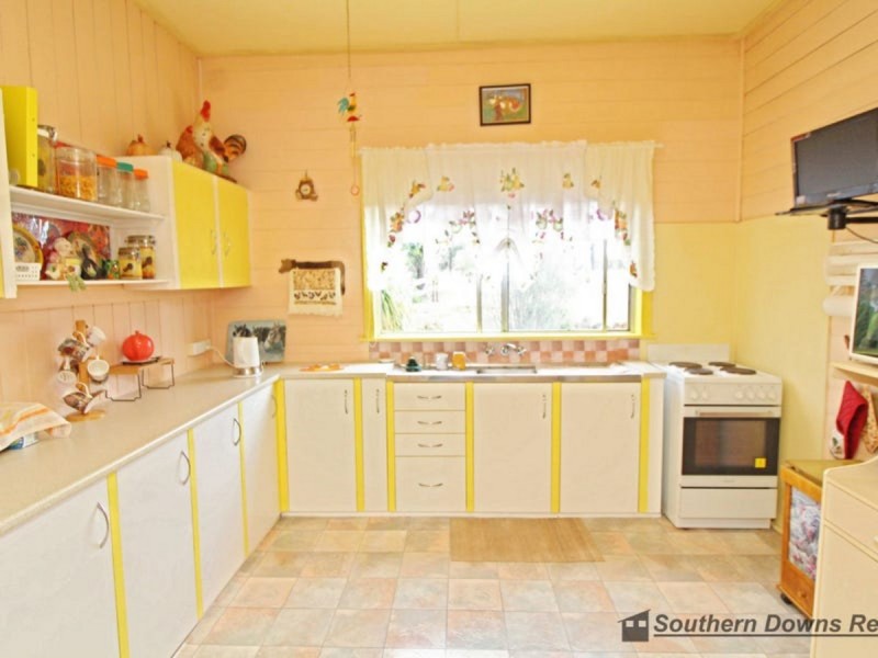 372 Thanes Creek Road, Thanes Creek QLD 4370