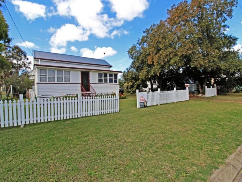 12 Devitt Street, Warwick QLD 4370