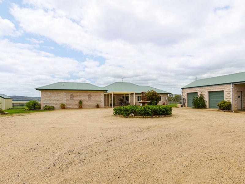 2 Glenvale Road, Leslie Dam QLD 4370