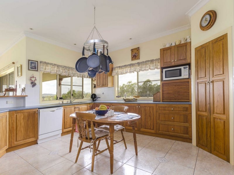 2 Glenvale Road, Leslie Dam QLD 4370