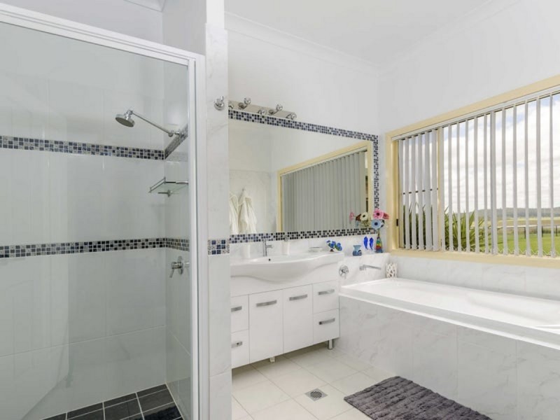 2 Glenvale Road, Leslie Dam QLD 4370