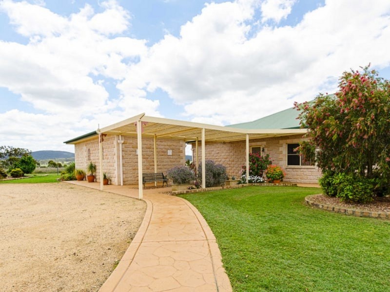 2 Glenvale Road, Leslie Dam QLD 4370