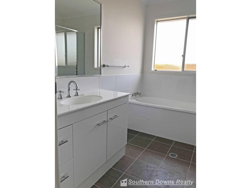 65 Maynes Street, Rosenthal Heights QLD 4370