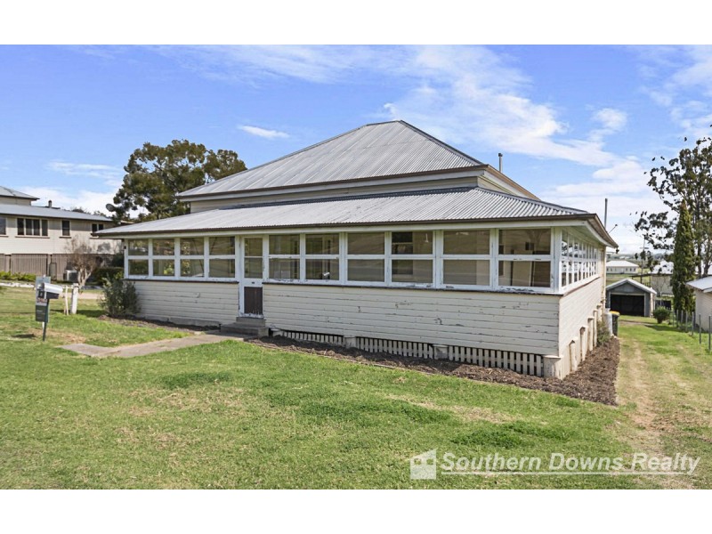 8 Pine Street, Killarney QLD 4373