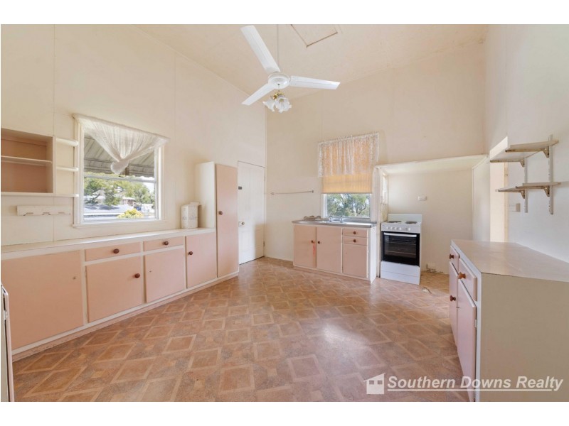 8 Pine Street, Killarney QLD 4373