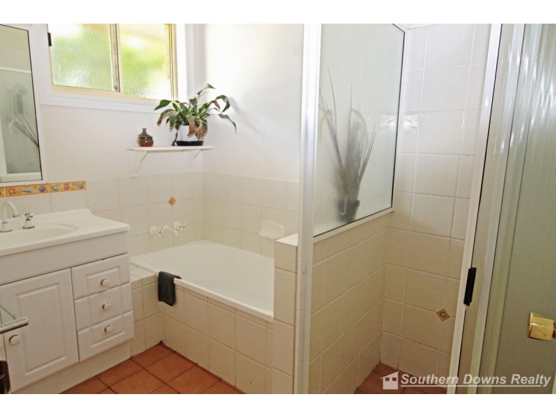 104 Shepherds Drive, Deuchar QLD 4362