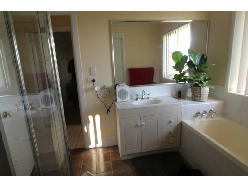 2/3 Hans Borgar Court, Warwick QLD 4370