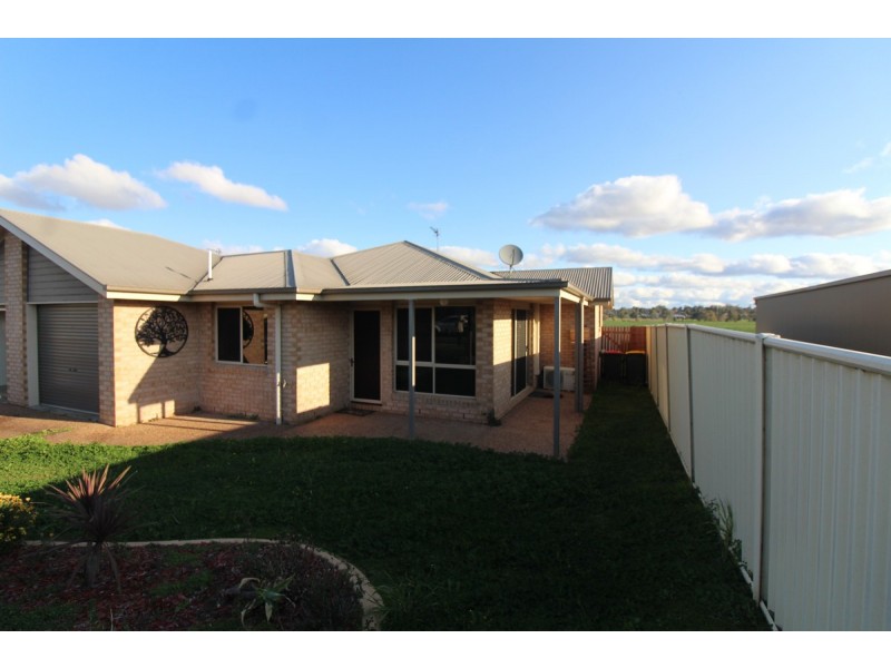 2/3 Hans Borgar Court, Warwick QLD 4370