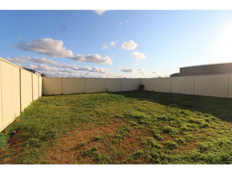 2/3 Hans Borgar Court, Warwick QLD 4370