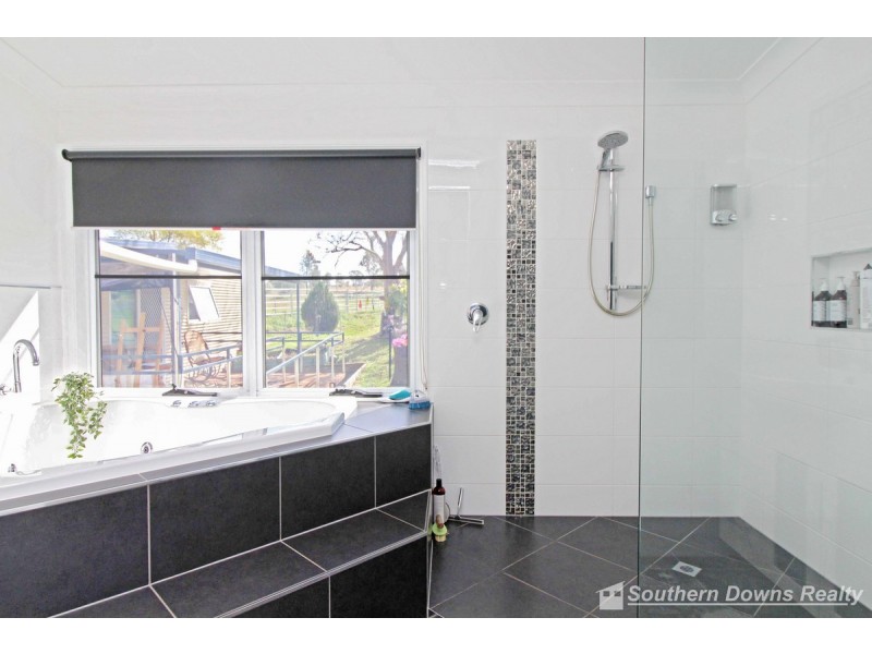 55 Sparksman Road, Mount Marshall QLD 4362