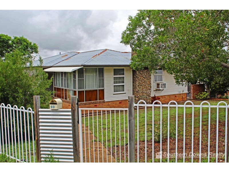 93 Locke Street, Warwick QLD 4370