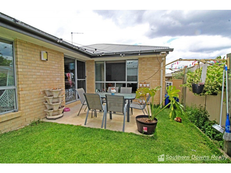 1 & 6/208 Wood Street, Warwick QLD 4370