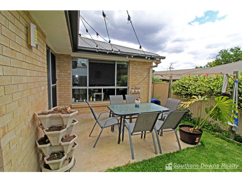 1 & 6/208 Wood Street, Warwick QLD 4370