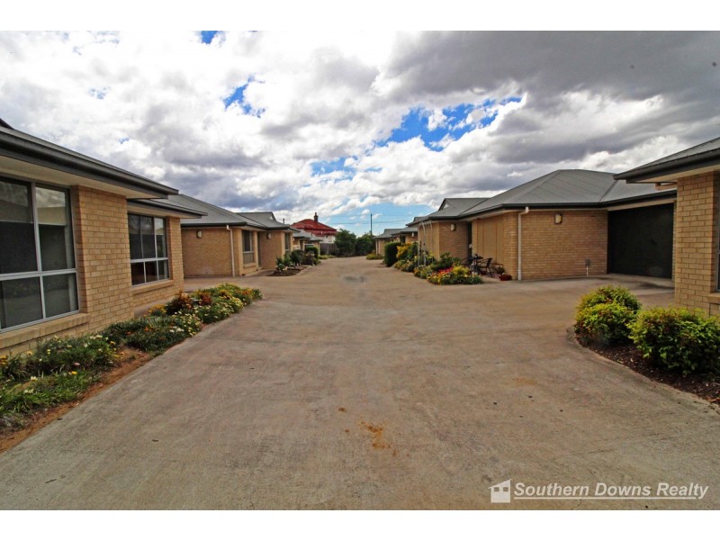 1 & 6/208 Wood Street, Warwick QLD 4370