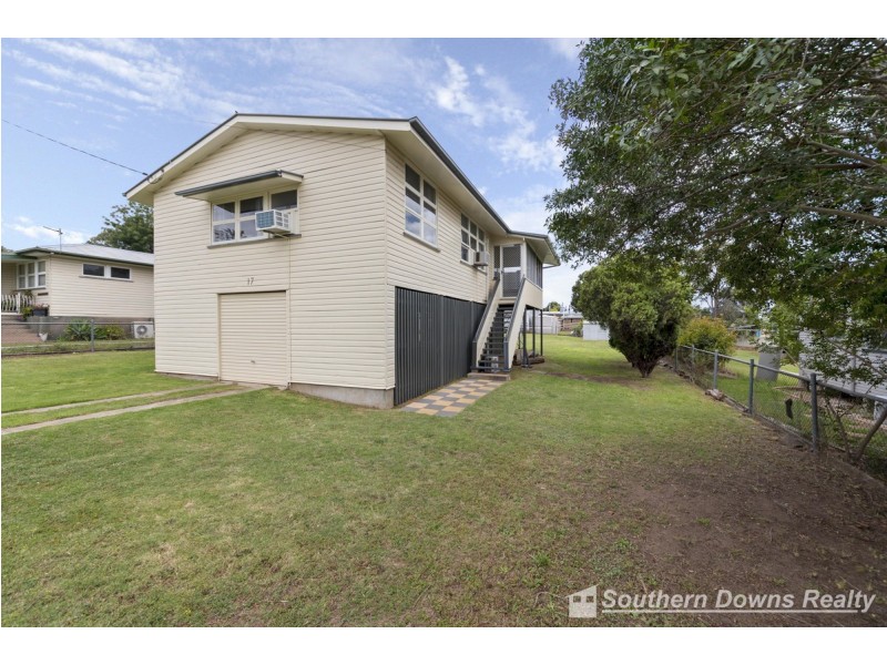 17 Clowes Crescent, Warwick QLD 4370