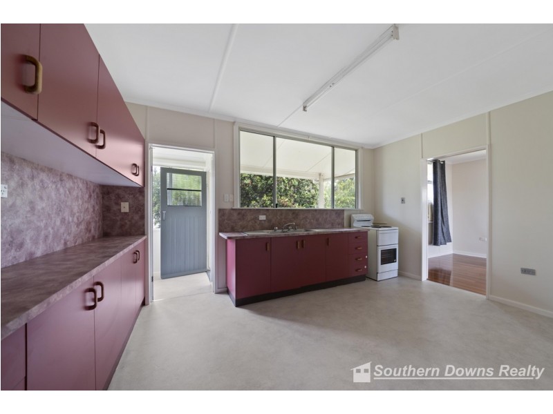 17 Clowes Crescent, Warwick QLD 4370