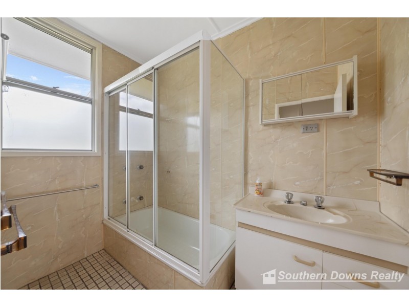 17 Clowes Crescent, Warwick QLD 4370