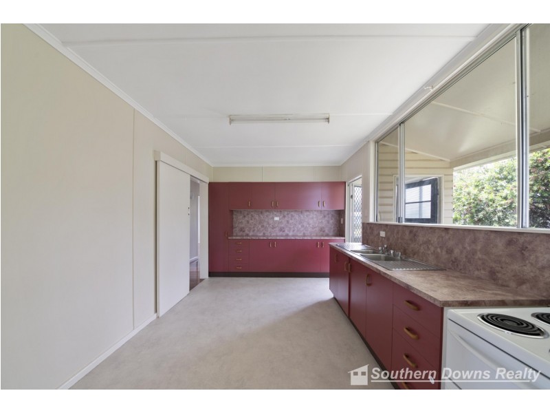 17 Clowes Crescent, Warwick QLD 4370
