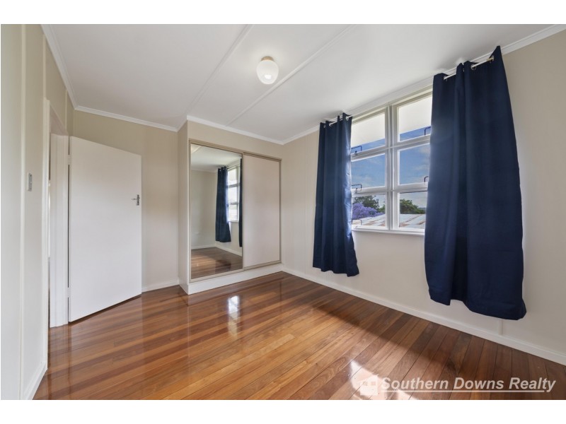 17 Clowes Crescent, Warwick QLD 4370