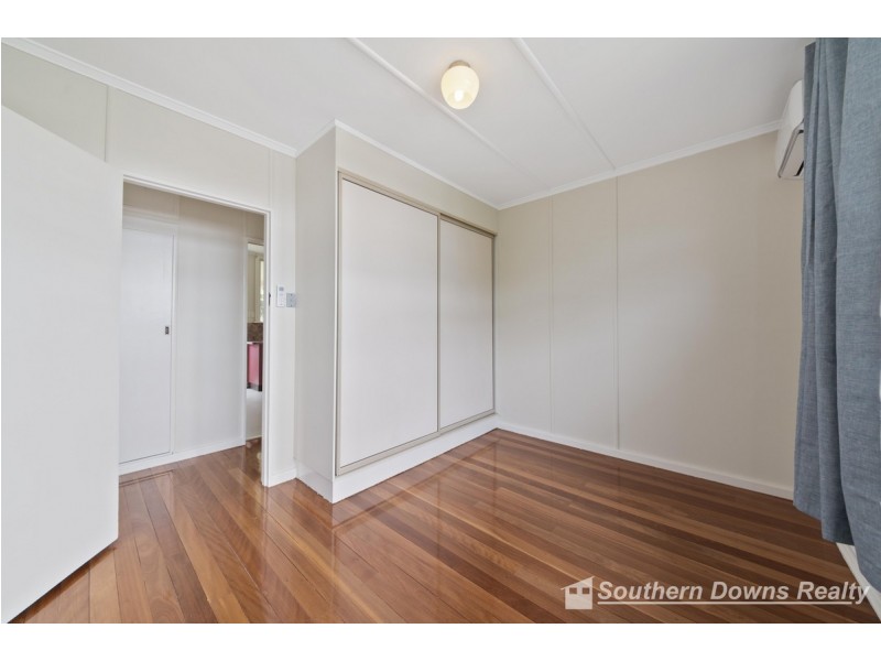 17 Clowes Crescent, Warwick QLD 4370