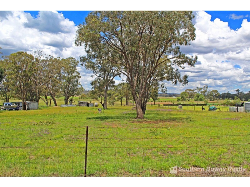 303-308 White Street, Pratten QLD 4370