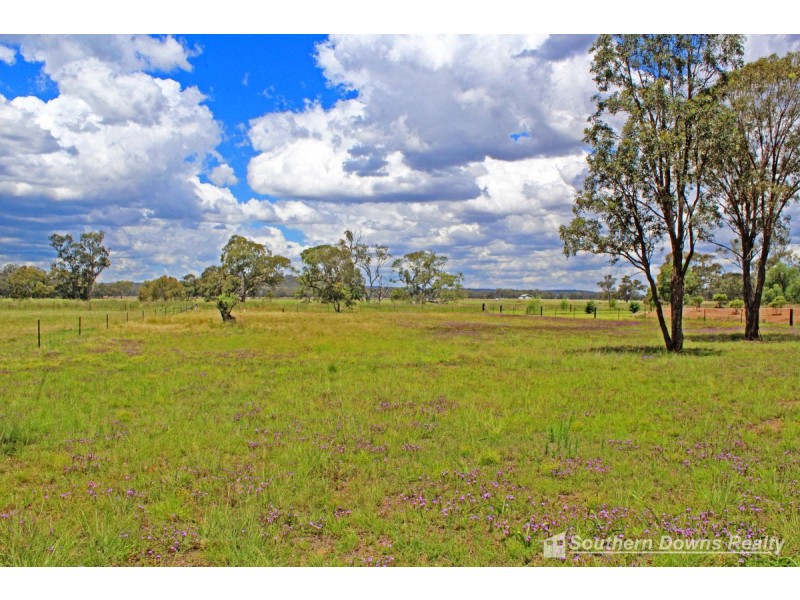 303-308 White Street, Pratten QLD 4370