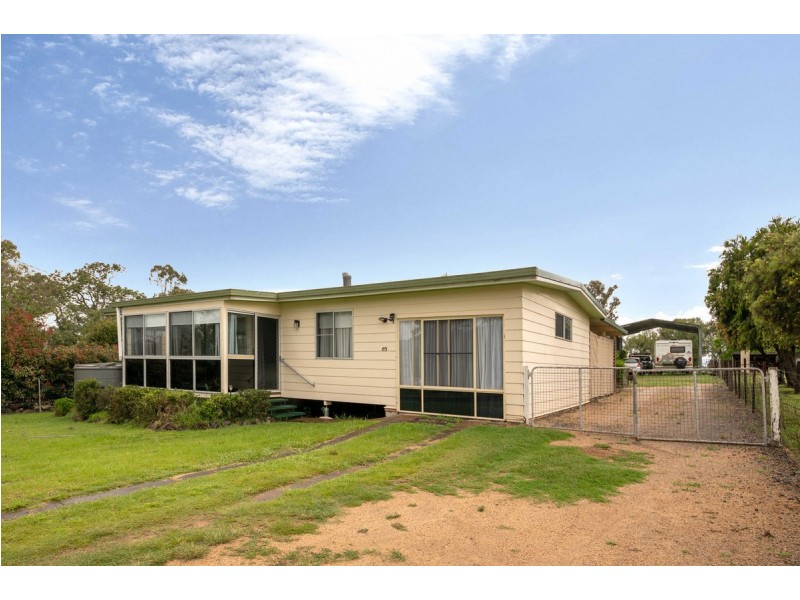 65 Vanneck Street, Yangan QLD 4371