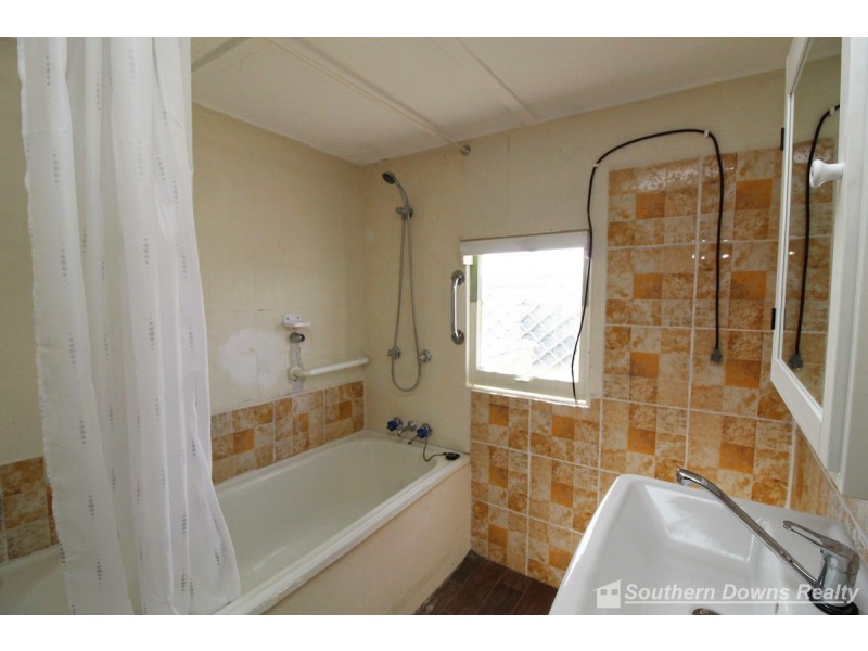 22 Wallace Street, Warwick QLD 4370