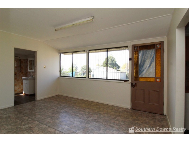 22 Wallace Street, Warwick QLD 4370