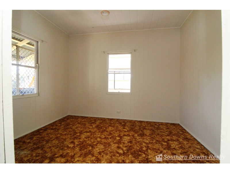 22 Wallace Street, Warwick QLD 4370