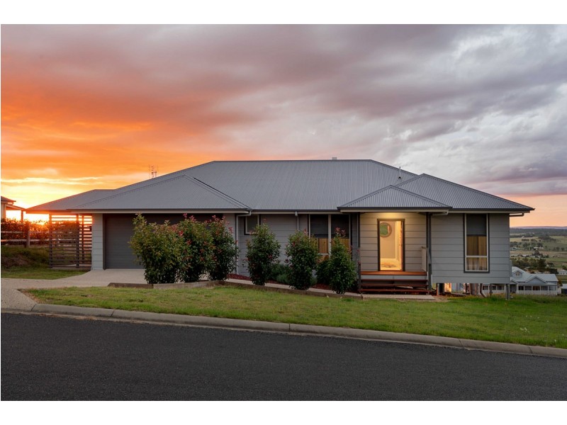 1 Derain Drive, Sladevale QLD 4370