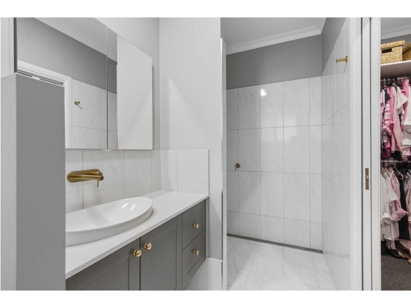 1 Derain Drive, Sladevale QLD 4370