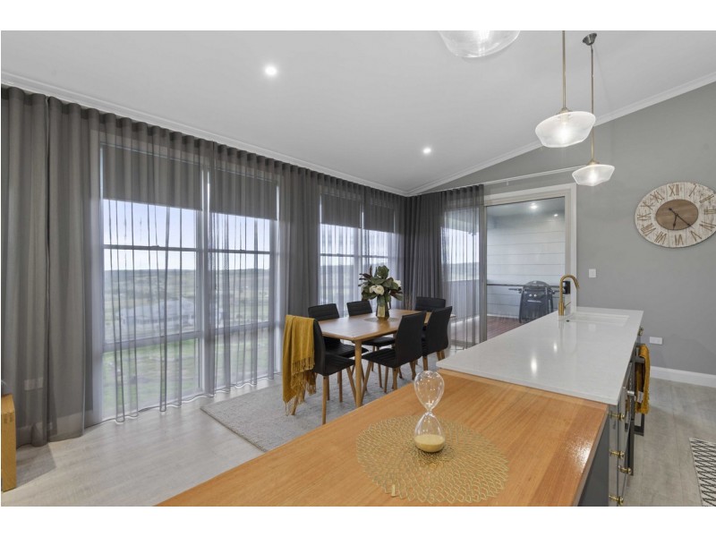 1 Derain Drive, Sladevale QLD 4370