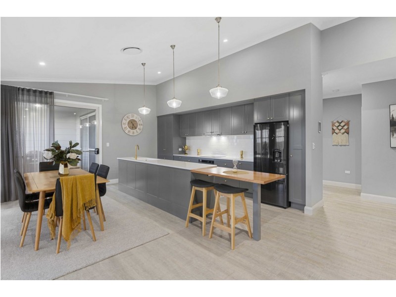 1 Derain Drive, Sladevale QLD 4370