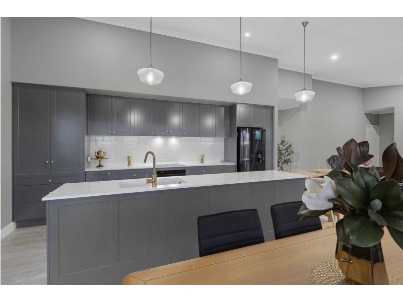 1 Derain Drive, Sladevale QLD 4370