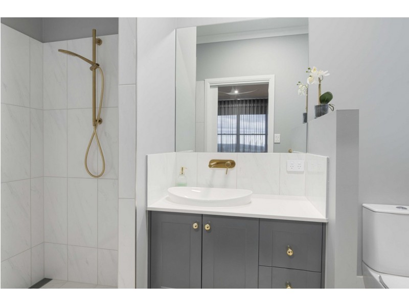 1 Derain Drive, Sladevale QLD 4370