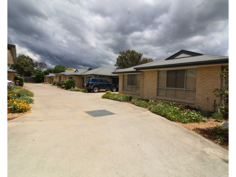 8/208 Wood Street, Warwick QLD 4370