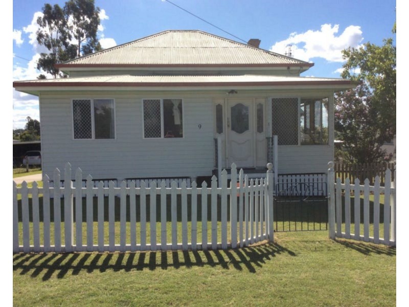 9 Wallace Street, Warwick QLD 4370