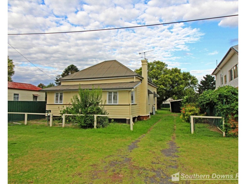 28 Lyons Street, Warwick QLD 4370