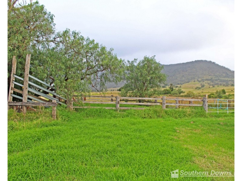 9 CNR Lipps Road & Top Swanfels Road, Swanfels QLD 4371