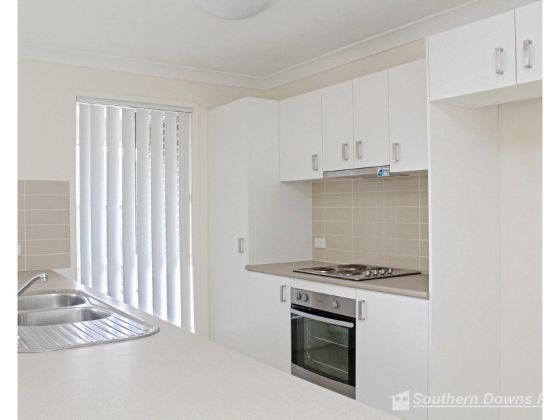 57 Maynes Street, Rosenthal Heights QLD 4370