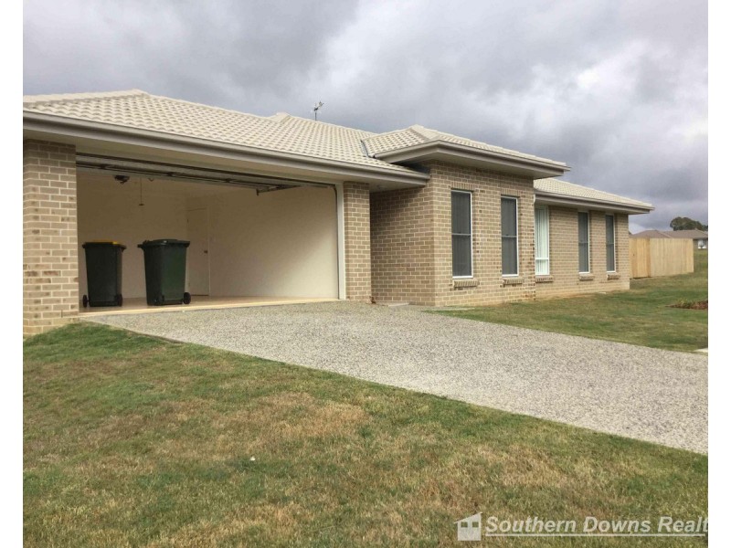 57 Maynes Street, Rosenthal Heights QLD 4370