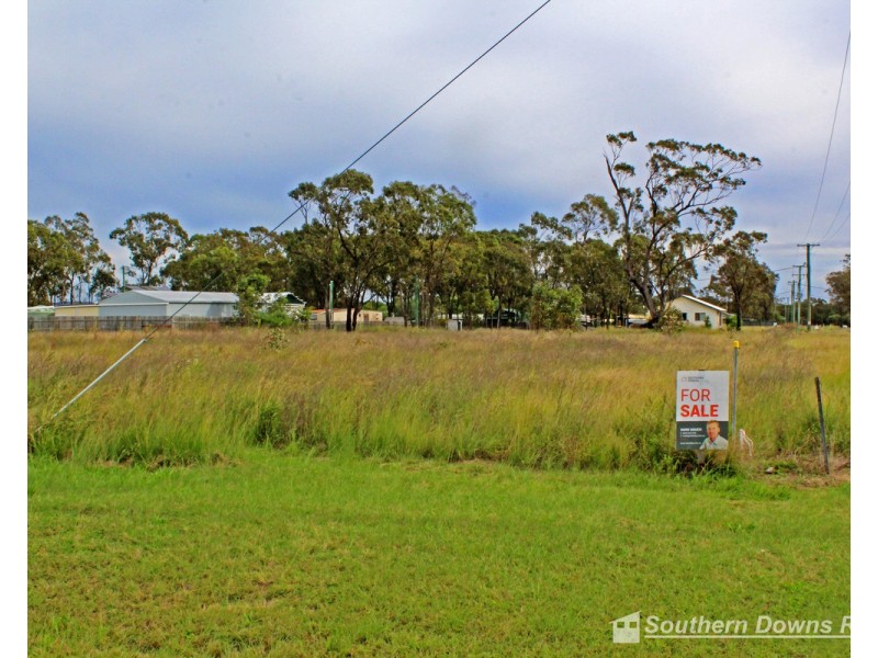 26 Goomburra Street, Hendon QLD 4362